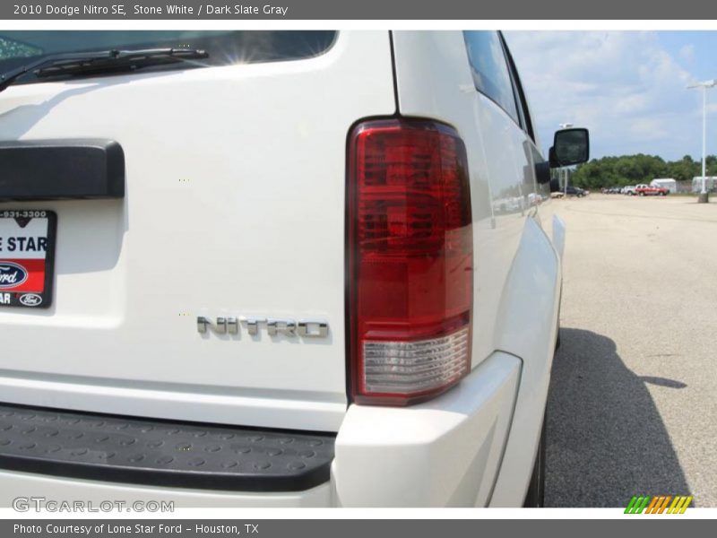 Stone White / Dark Slate Gray 2010 Dodge Nitro SE