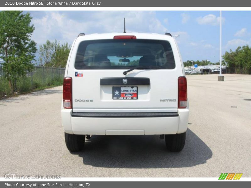 Stone White / Dark Slate Gray 2010 Dodge Nitro SE