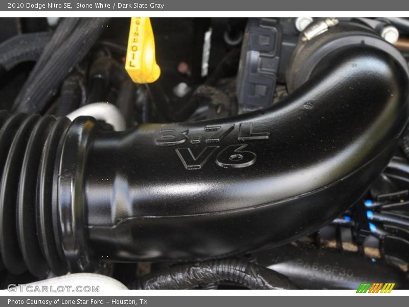 Stone White / Dark Slate Gray 2010 Dodge Nitro SE