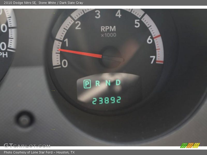 Stone White / Dark Slate Gray 2010 Dodge Nitro SE