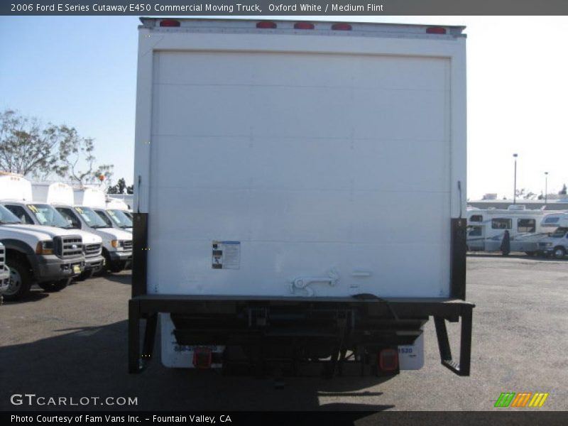 Oxford White / Medium Flint 2006 Ford E Series Cutaway E450 Commercial Moving Truck