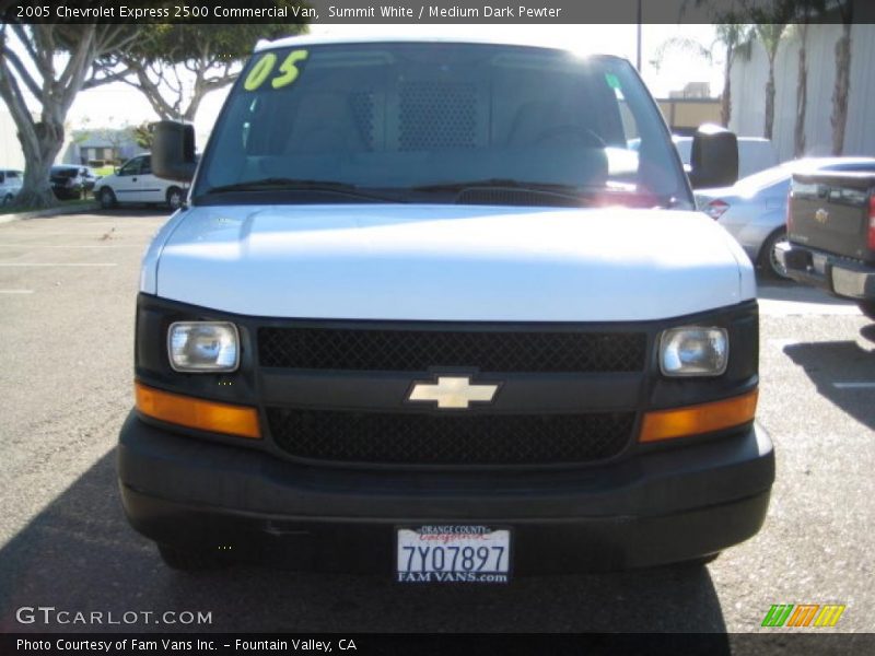 Summit White / Medium Dark Pewter 2005 Chevrolet Express 2500 Commercial Van
