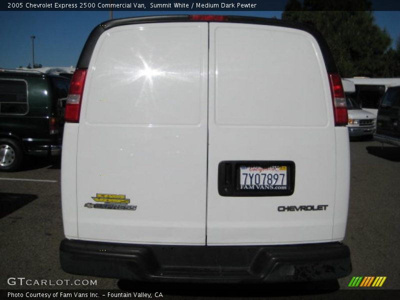 Summit White / Medium Dark Pewter 2005 Chevrolet Express 2500 Commercial Van