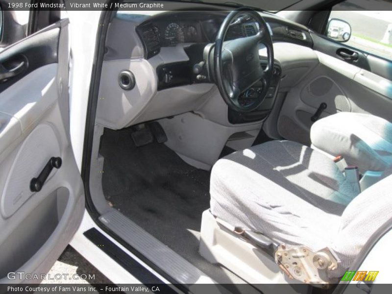 Vibrant White / Medium Graphite 1998 Ford Windstar