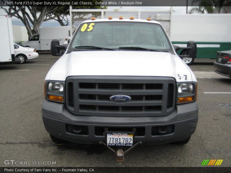 Oxford White / Medium Flint 2005 Ford F350 Super Duty XL Regular Cab Chassis