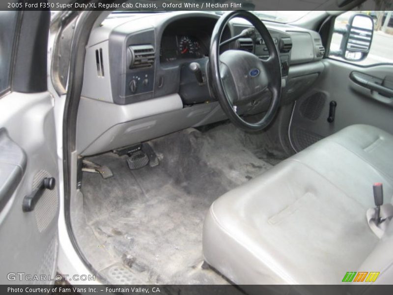 Oxford White / Medium Flint 2005 Ford F350 Super Duty XL Regular Cab Chassis