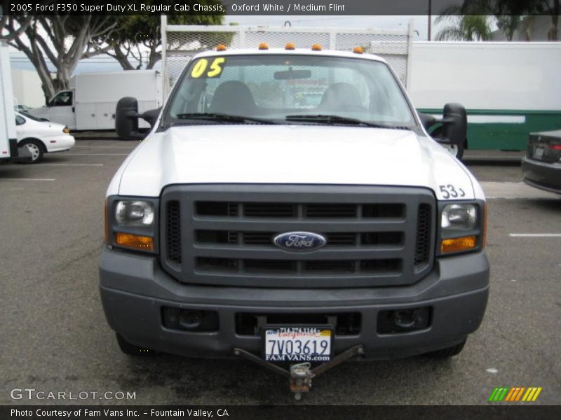 Oxford White / Medium Flint 2005 Ford F350 Super Duty XL Regular Cab Chassis
