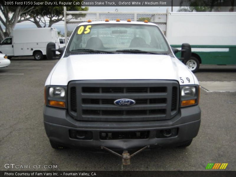 Oxford White / Medium Flint 2005 Ford F350 Super Duty XL Regular Cab Chassis Stake Truck