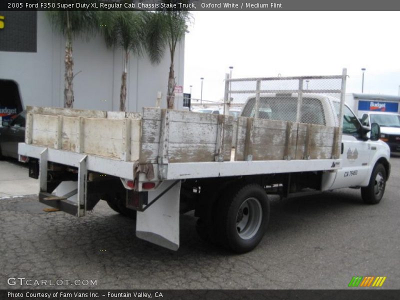 Oxford White / Medium Flint 2005 Ford F350 Super Duty XL Regular Cab Chassis Stake Truck