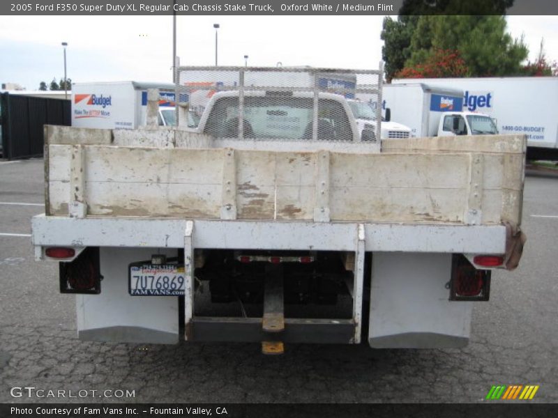 Oxford White / Medium Flint 2005 Ford F350 Super Duty XL Regular Cab Chassis Stake Truck