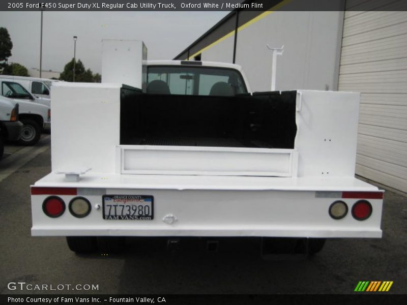 Oxford White / Medium Flint 2005 Ford F450 Super Duty XL Regular Cab Utility Truck