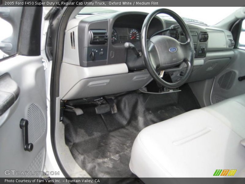Oxford White / Medium Flint 2005 Ford F450 Super Duty XL Regular Cab Utility Truck