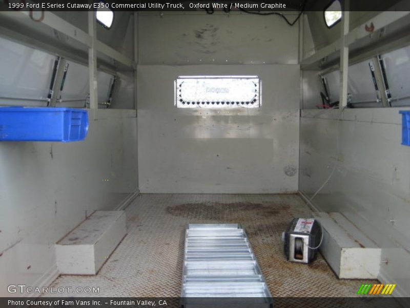 Oxford White / Medium Graphite 1999 Ford E Series Cutaway E350 Commercial Utility Truck