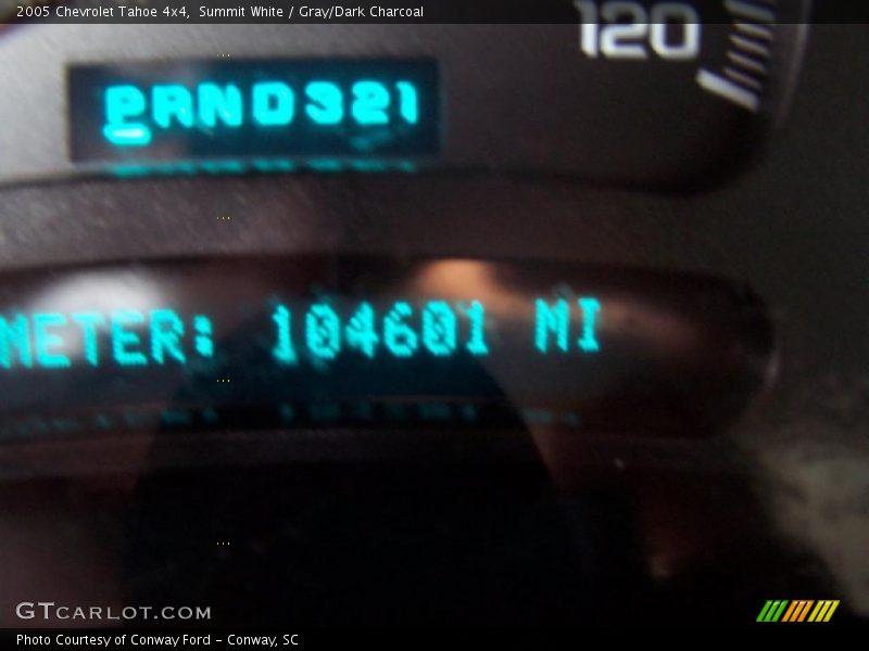 Summit White / Gray/Dark Charcoal 2005 Chevrolet Tahoe 4x4