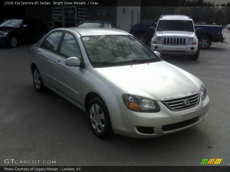 Bright Silver Metallic / Gray 2009 Kia Spectra EX Sedan