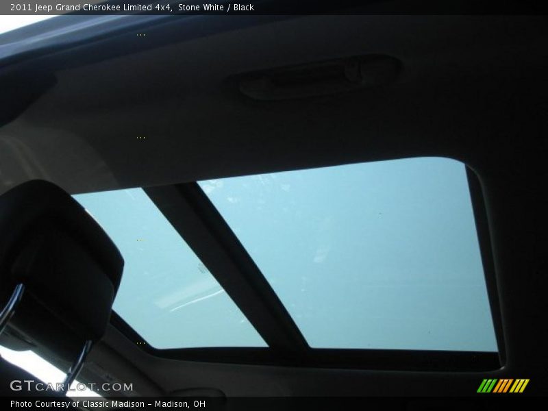 Stone White / Black 2011 Jeep Grand Cherokee Limited 4x4