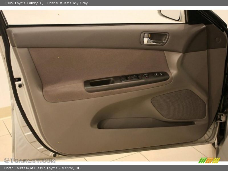 Lunar Mist Metallic / Gray 2005 Toyota Camry LE