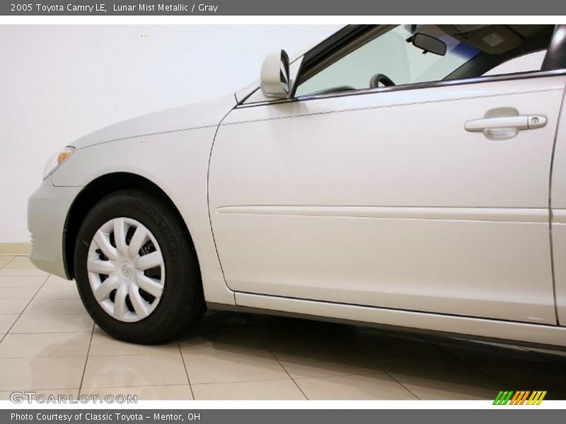 Lunar Mist Metallic / Gray 2005 Toyota Camry LE