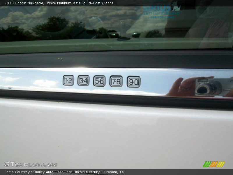White Platinum Metallic Tri-Coat / Stone 2010 Lincoln Navigator