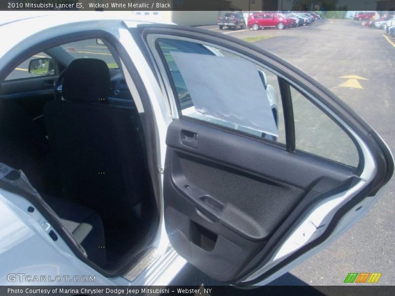 Wicked White Metallic / Black 2010 Mitsubishi Lancer ES