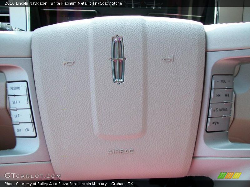 White Platinum Metallic Tri-Coat / Stone 2010 Lincoln Navigator
