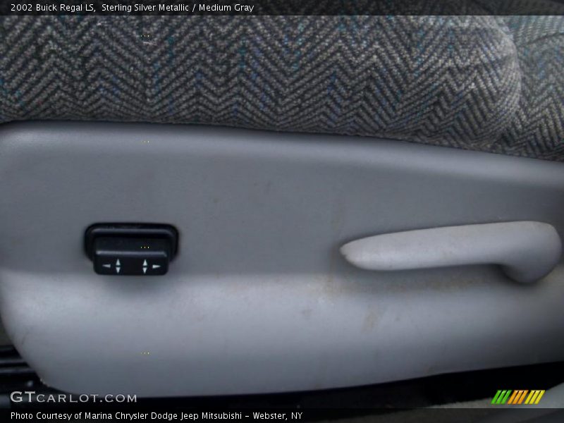 Sterling Silver Metallic / Medium Gray 2002 Buick Regal LS