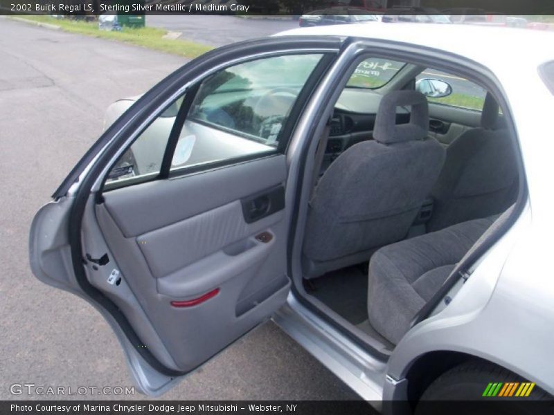 Sterling Silver Metallic / Medium Gray 2002 Buick Regal LS