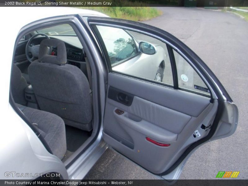 Sterling Silver Metallic / Medium Gray 2002 Buick Regal LS
