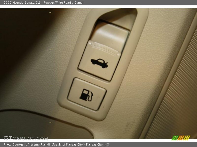 Powder White Pearl / Camel 2009 Hyundai Sonata GLS