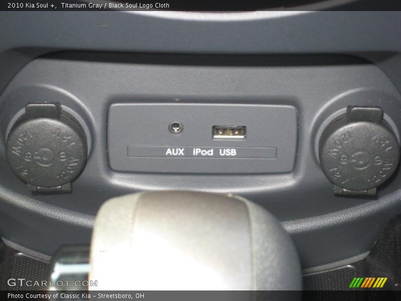 Titanium Gray / Black Soul Logo Cloth 2010 Kia Soul +