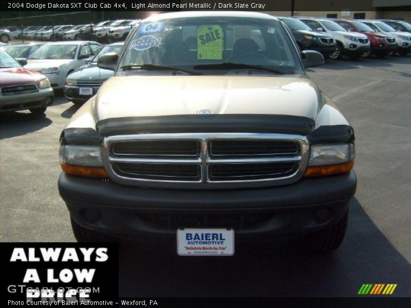 Light Almond Pearl Metallic / Dark Slate Gray 2004 Dodge Dakota SXT Club Cab 4x4