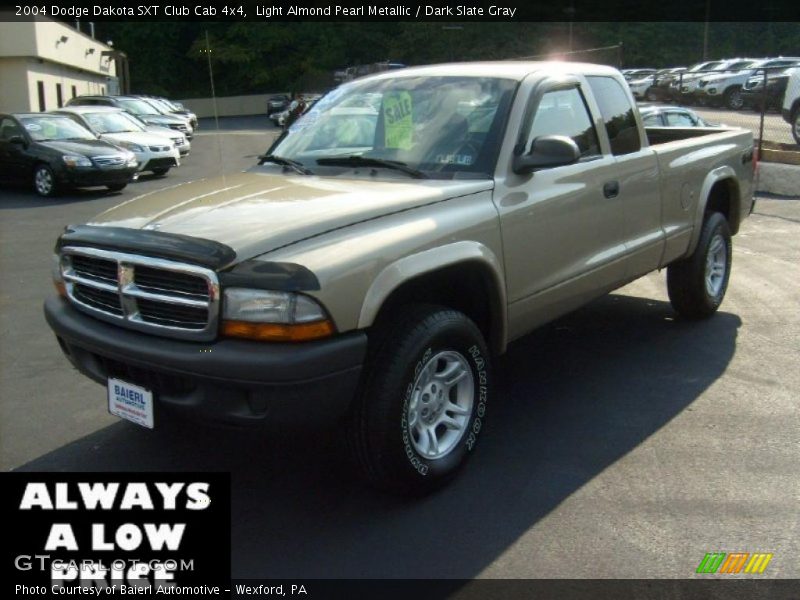 Light Almond Pearl Metallic / Dark Slate Gray 2004 Dodge Dakota SXT Club Cab 4x4