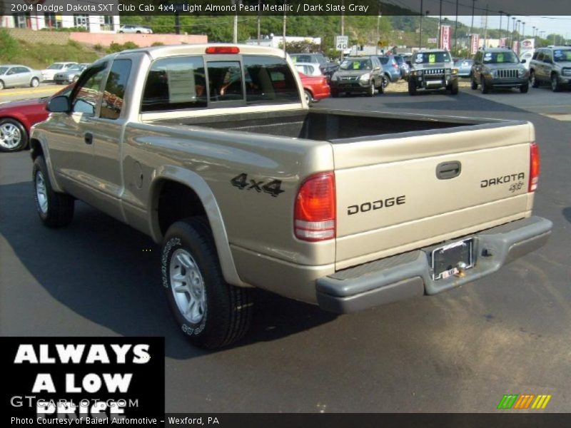 Light Almond Pearl Metallic / Dark Slate Gray 2004 Dodge Dakota SXT Club Cab 4x4