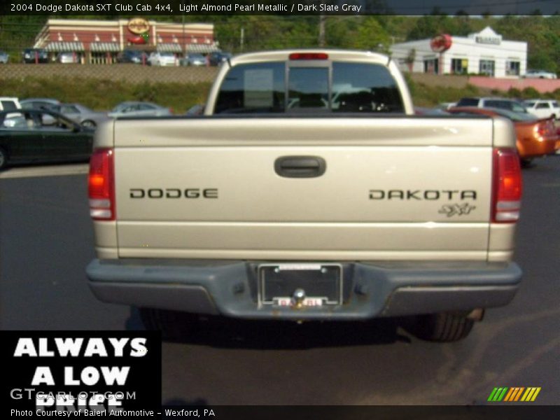Light Almond Pearl Metallic / Dark Slate Gray 2004 Dodge Dakota SXT Club Cab 4x4