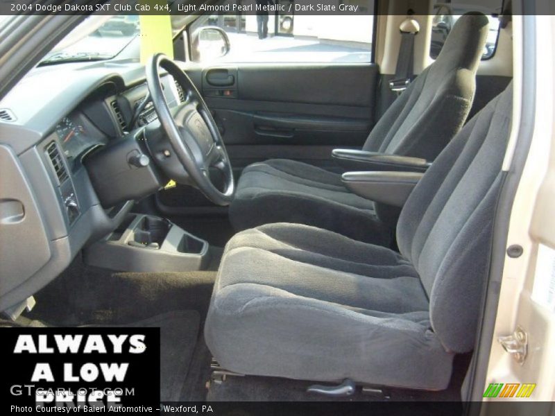 Light Almond Pearl Metallic / Dark Slate Gray 2004 Dodge Dakota SXT Club Cab 4x4