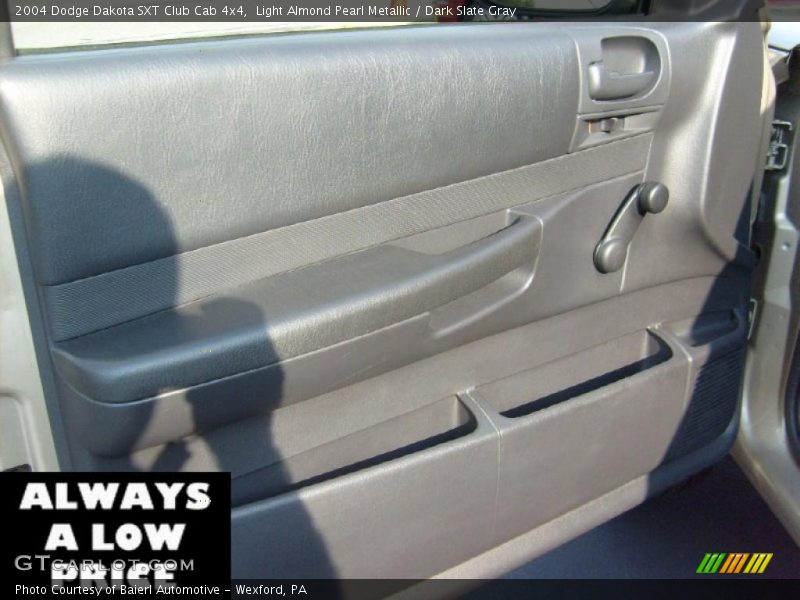Light Almond Pearl Metallic / Dark Slate Gray 2004 Dodge Dakota SXT Club Cab 4x4