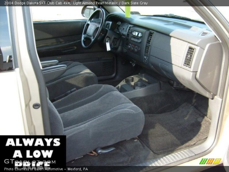 Light Almond Pearl Metallic / Dark Slate Gray 2004 Dodge Dakota SXT Club Cab 4x4