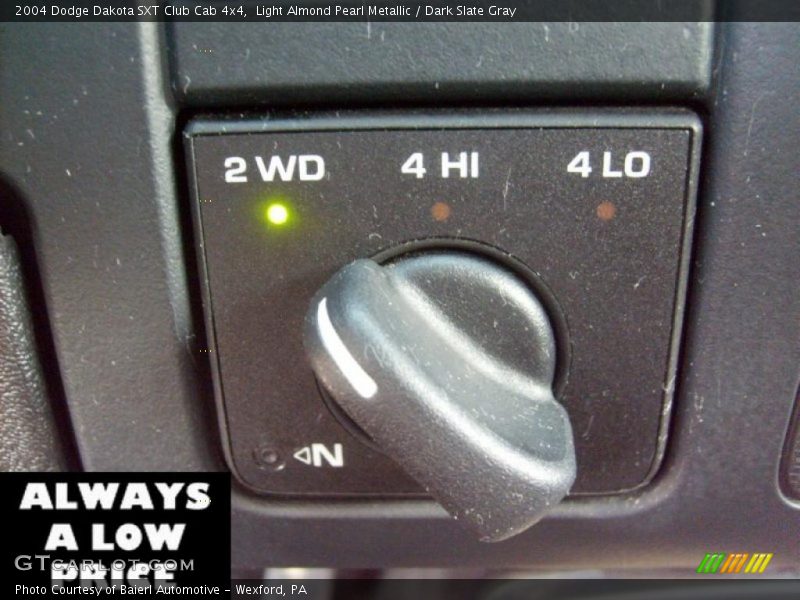 Light Almond Pearl Metallic / Dark Slate Gray 2004 Dodge Dakota SXT Club Cab 4x4