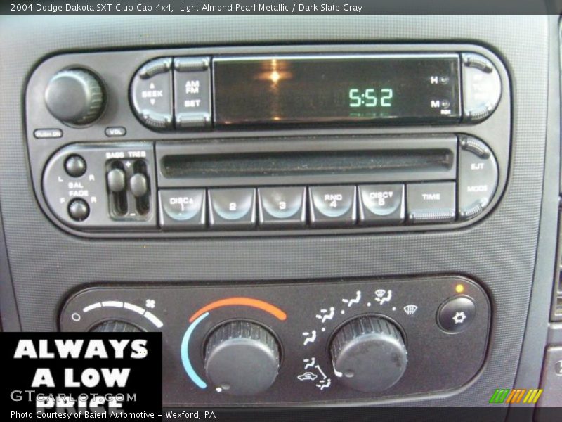 Light Almond Pearl Metallic / Dark Slate Gray 2004 Dodge Dakota SXT Club Cab 4x4