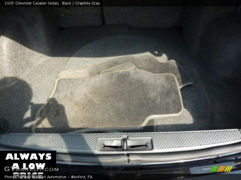 Black / Graphite Gray 2005 Chevrolet Cavalier Sedan
