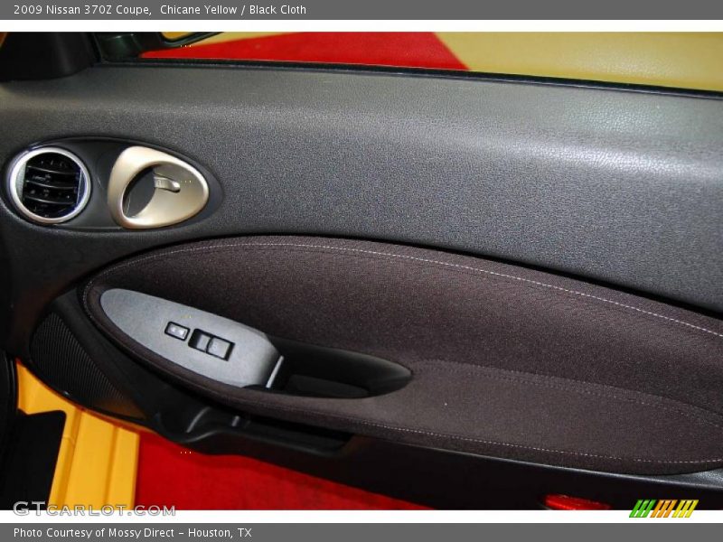 Chicane Yellow / Black Cloth 2009 Nissan 370Z Coupe