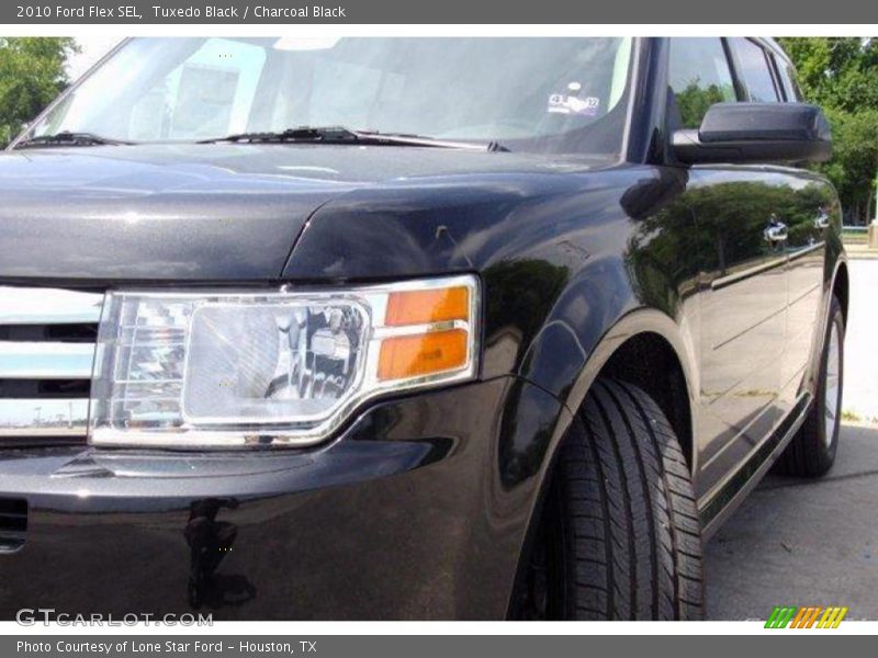 Tuxedo Black / Charcoal Black 2010 Ford Flex SEL