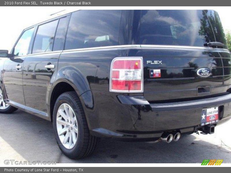 Tuxedo Black / Charcoal Black 2010 Ford Flex SEL