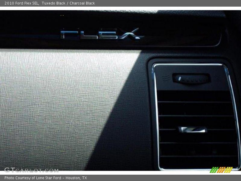 Tuxedo Black / Charcoal Black 2010 Ford Flex SEL