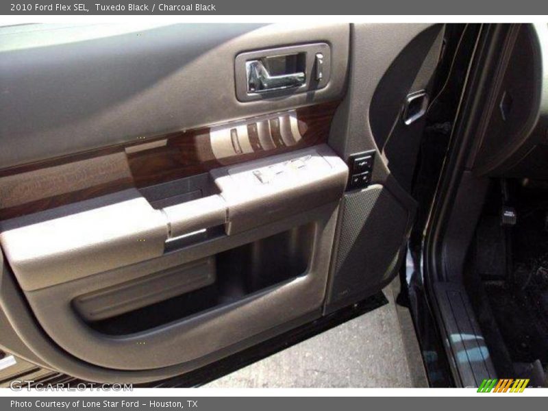 Tuxedo Black / Charcoal Black 2010 Ford Flex SEL