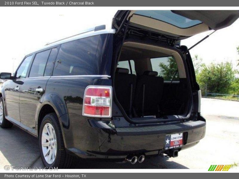 Tuxedo Black / Charcoal Black 2010 Ford Flex SEL