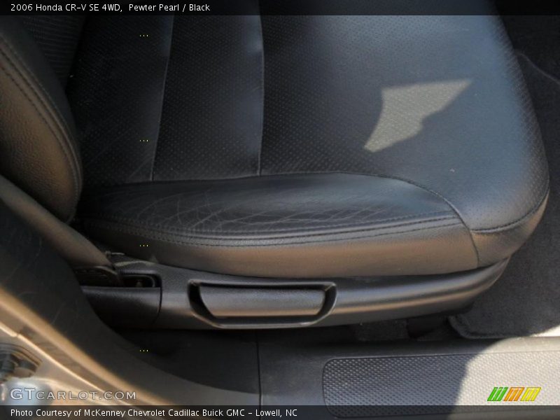 Pewter Pearl / Black 2006 Honda CR-V SE 4WD