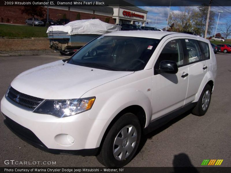 Diamond White Pearl / Black 2009 Mitsubishi Outlander ES