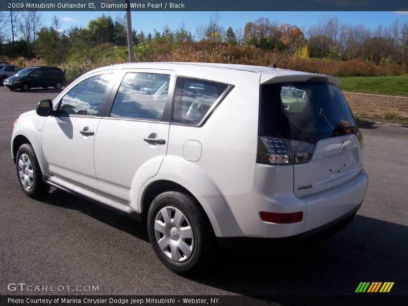 Diamond White Pearl / Black 2009 Mitsubishi Outlander ES