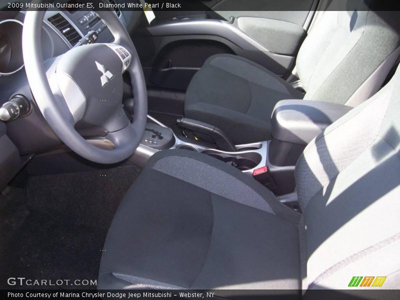 Diamond White Pearl / Black 2009 Mitsubishi Outlander ES